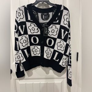 ✨✨ Women’s Black and  White sweaters ✨✨